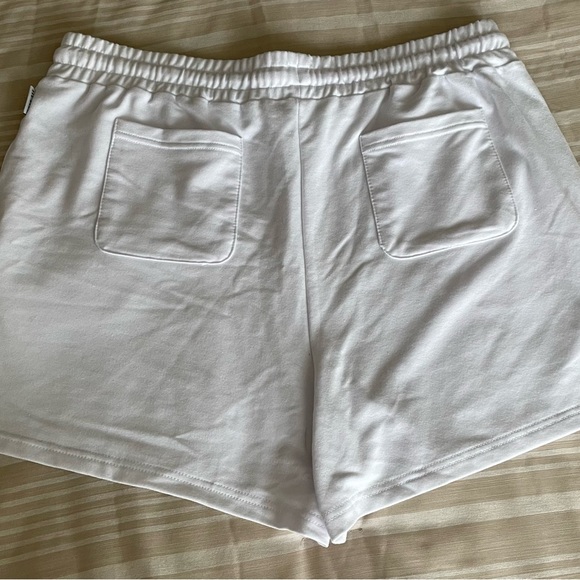 White Rae Dunn Women’s shorts size XL - Picture 3 of 3